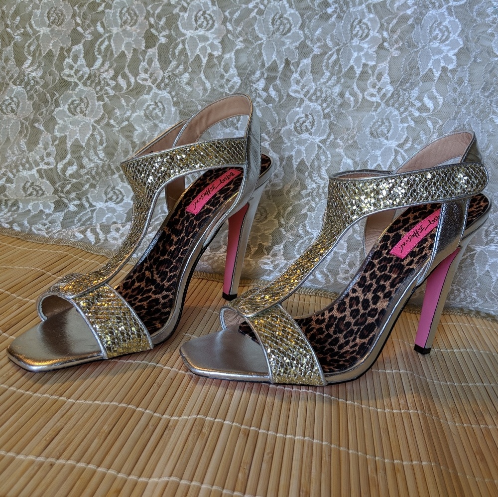 💮 Betsey Johnson Heels 💮 Gold & Silver & Pretty!